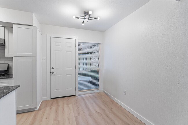 Foto del edificio - Newly Renovated 2/1 Apartment in East Austin