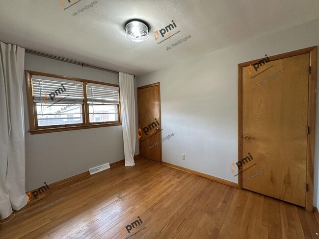 Building Photo - 1137 N Jay Ave