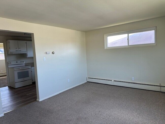 Building Photo - 150 Adelia St
