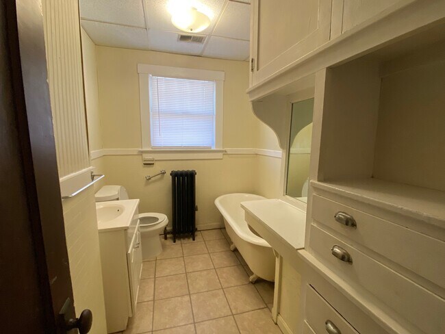 Foto del edificio - 1008 Monroe Ave