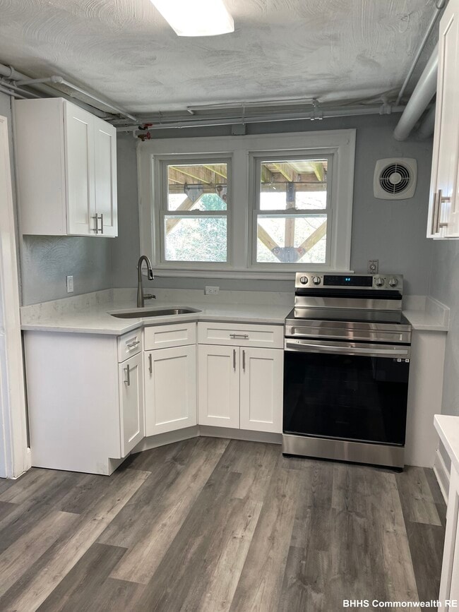 Building Photo - 4 Blanchard Rd