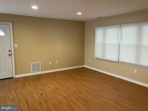 Building Photo - 15 Blueberry Ln