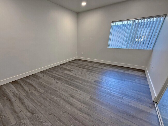 Foto del edificio - 4328 Mammoth Ave