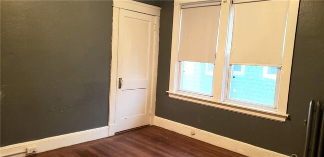 Building Photo - 413 Academy Ave