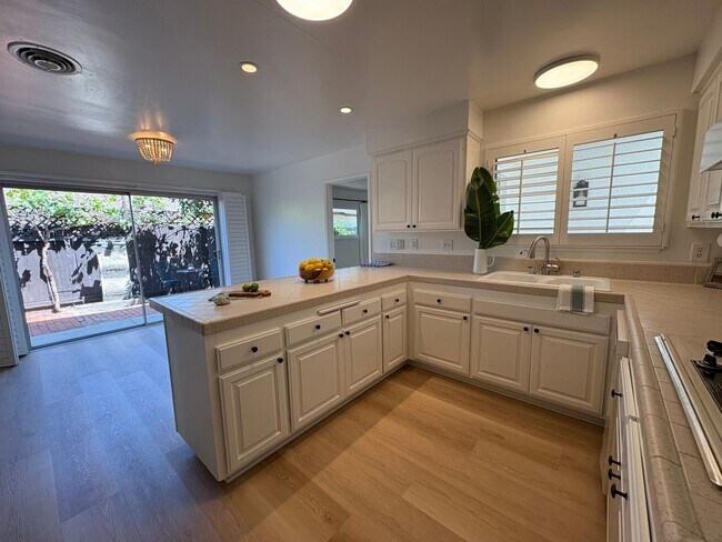 Foto del edificio - East End Ventura Gem - Spacious, Sunny & Immaculate