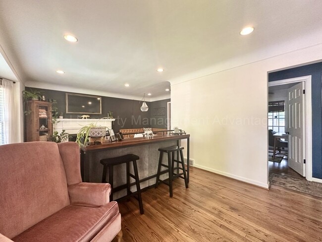 Building Photo - Updated 3-Bed Ranch Steps from Downtown Birmingham & Woodward!