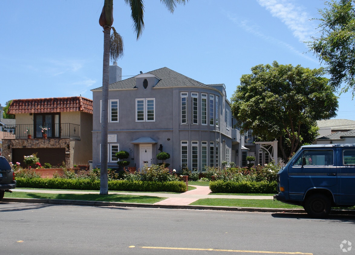 Primary Photo - 721 D Ave