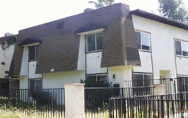 Foto del edificio - 1413 Lugo Ave
