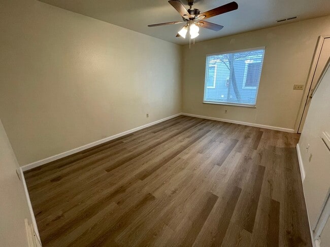 Building Photo - 3905 Pheasant Dr