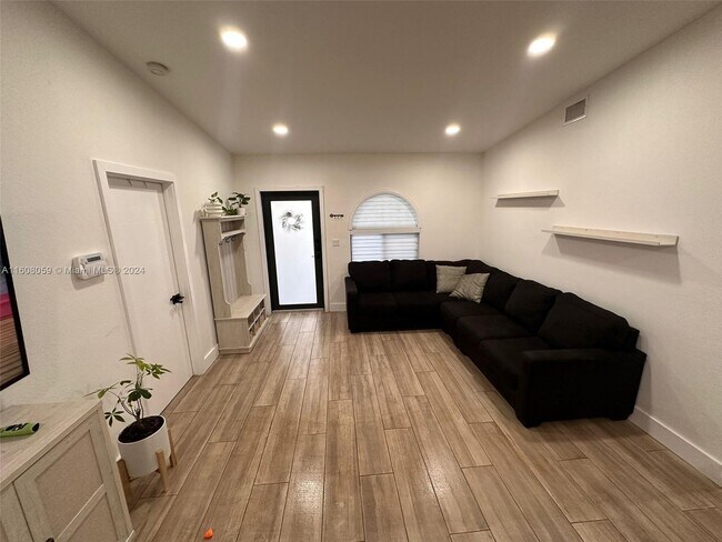 Foto del edificio - 17234 NW 72nd Ave