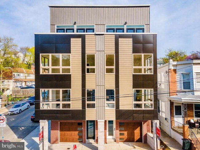 Building Photo - 302 Leverington Ave