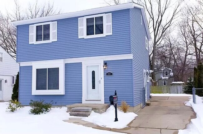 Building Photo - 927 Cedar Hill Dr