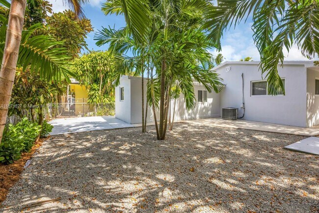 Foto del edificio - 3445 SW 23rd Terrace