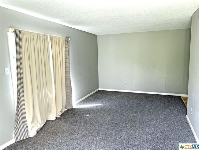 Foto del edificio - 306 Westwood St