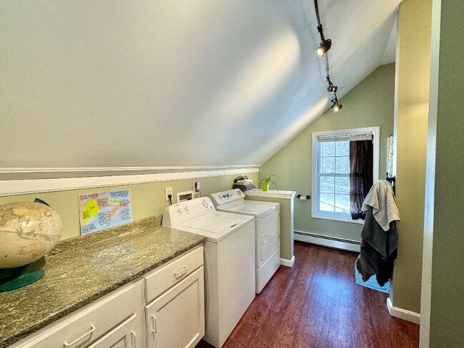 Foto del edificio - 220 Forest Ave