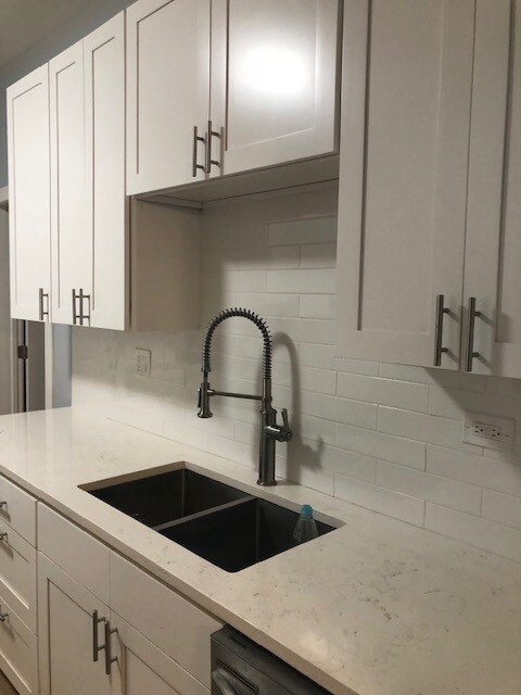 Kitchen - 4322 N Milwaukee Ave