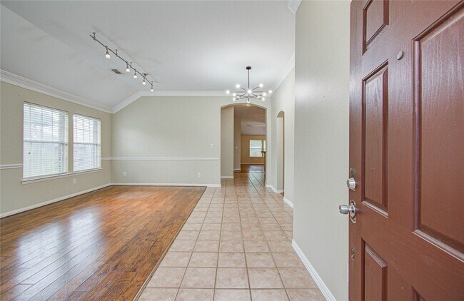 Building Photo - 18223 Heathridge Ln