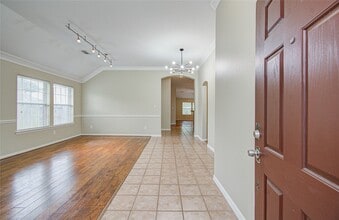 Building Photo - 18223 Heathridge Ln