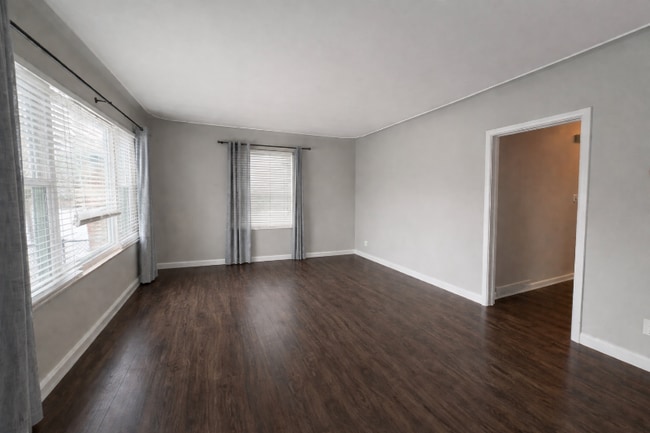 Foto del edificio - 5306 E 10th St