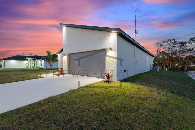 Building Photo - Deposit-Free! Modern, energy efficient hom...