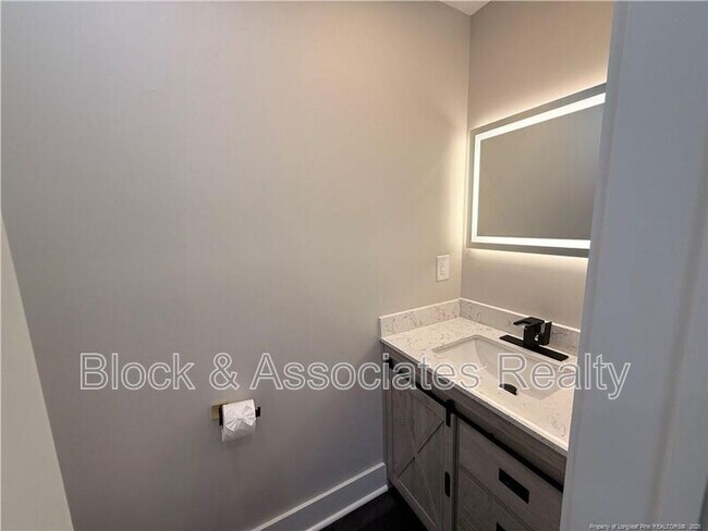 Building Photo - 1610 N Stonegate Dr