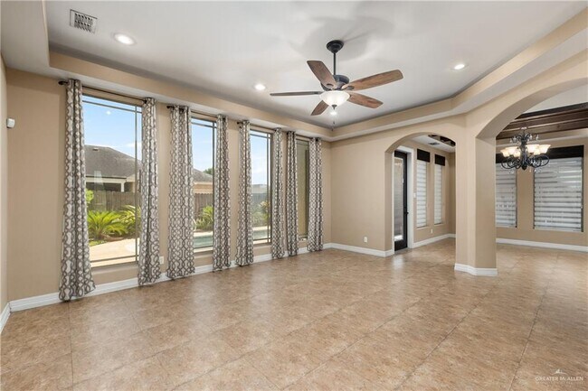 Building Photo - 30 Manzano Ln