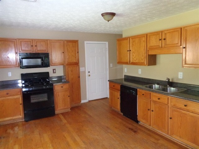 Building Photo - 165 Preston Oaks Dr