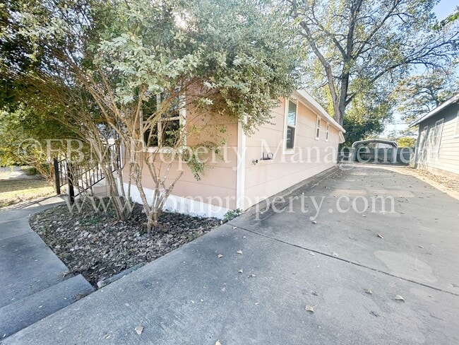 Building Photo - 105 Sunset Cir