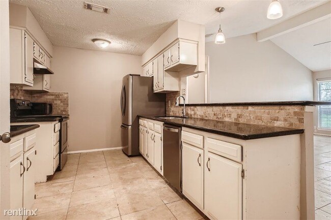 Foto del edificio - 3 br, 2 bath House - 215 Redbud Ct UNIT