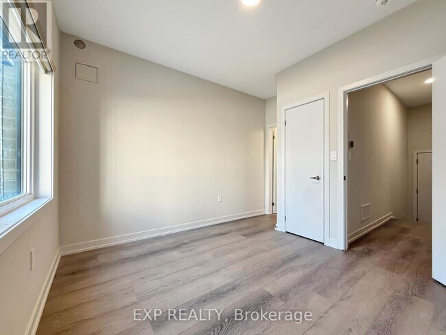 Building Photo - 10 Honey Milk Ln