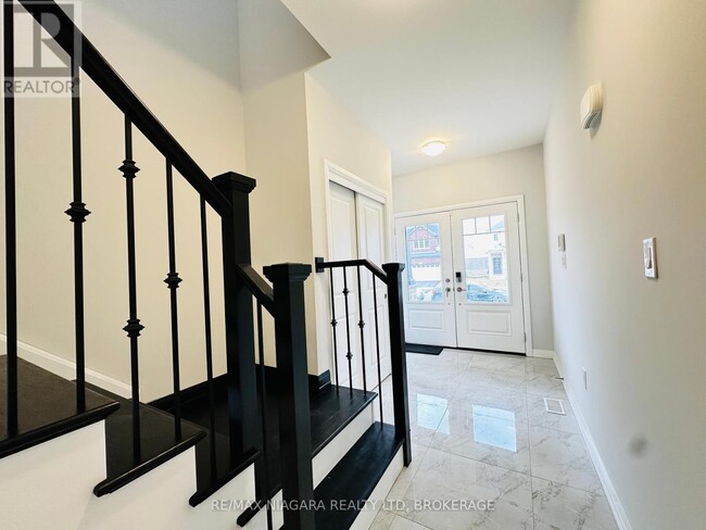 Building Photo - 72 Bur Oak Dr