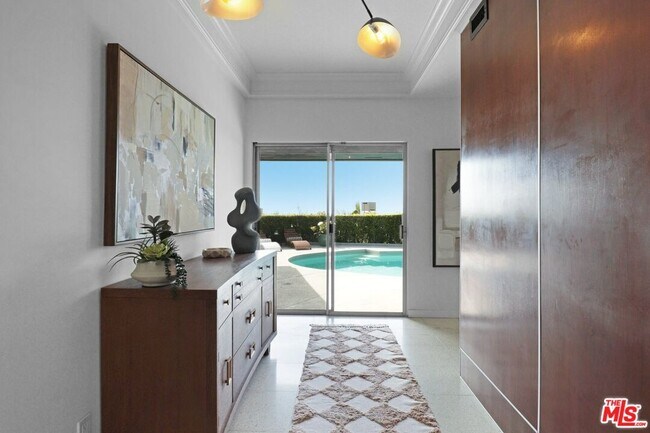 Foto del edificio - 1492 Blue Jay Way