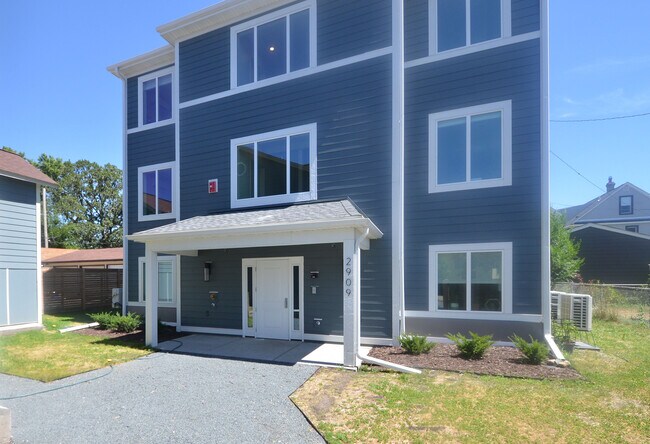 Foto del edificio - 2909 Grand St NE