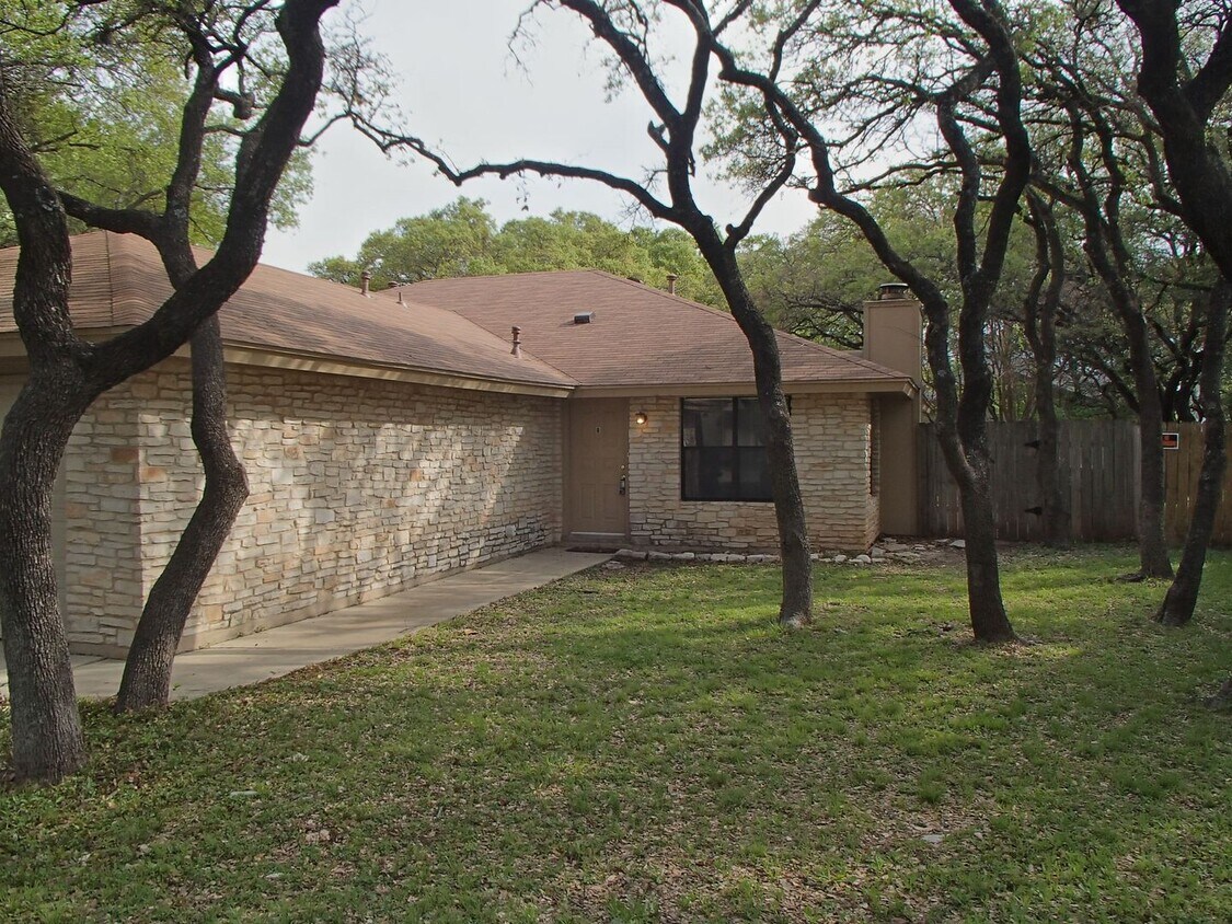 104 Norwood Dr Unit B, TX 78628 Room for Rent in