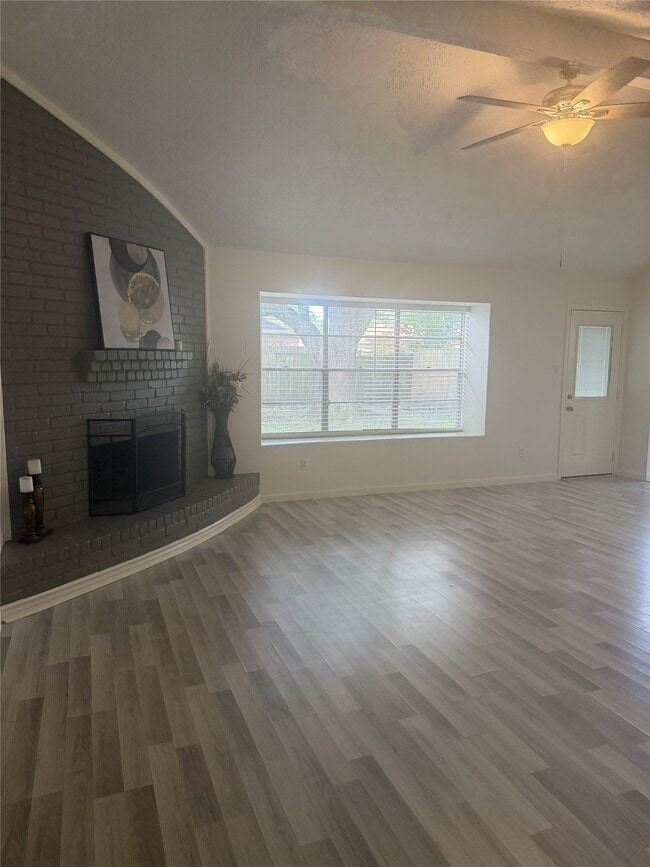Building Photo - 1211 Twining Oaks Ln