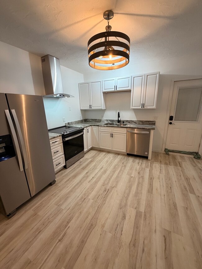 Building Photo - 202 Main St