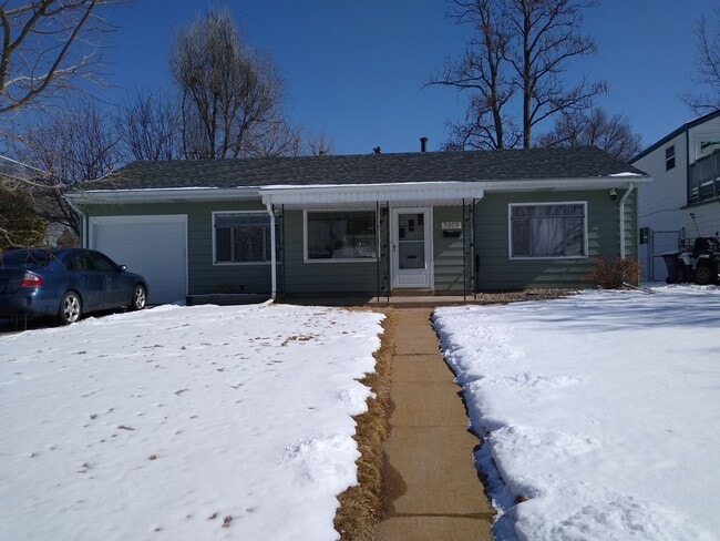 University Hills Adorable 2 Bed 1 Bath Home with HUGE Fenced Yard, Central Air/Heat, Garage and ... - University Hills  Adorable 2 Bed 1 Bath Home with HUGE Fenced Yard, Central Air/Heat, Garage and ...