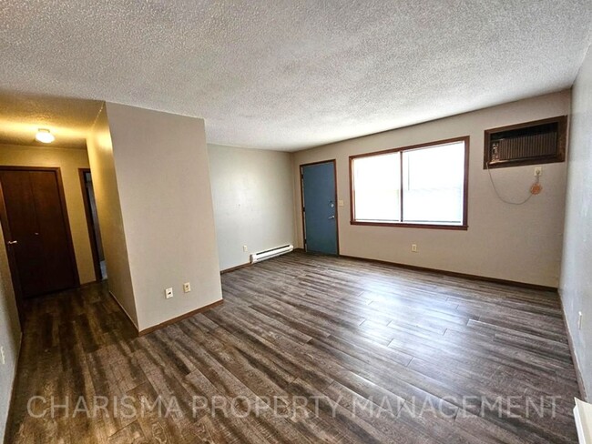 Building Photo - 1 BD, 1 BA WALK IN LEVEL UNIT IN GARRETSON...