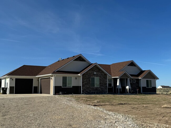 Building Photo - Executive 4-Bedroom Home for Rent