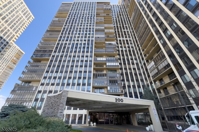 Building Photo - 200 Winston Dr