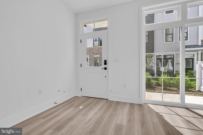 Building Photo - 8102 Donatello Dr