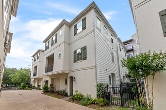 Building Photo - 18 Hermann Park Ct