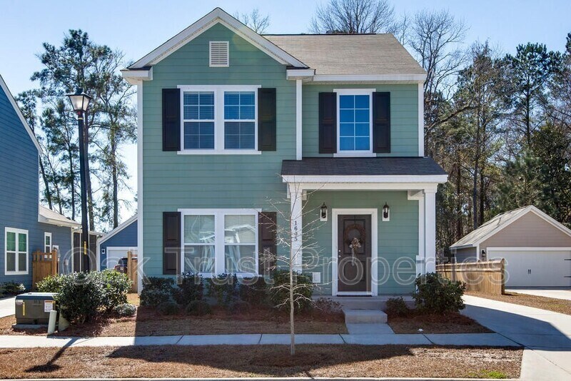 Primary Photo - 1605 Valley Oak Rd