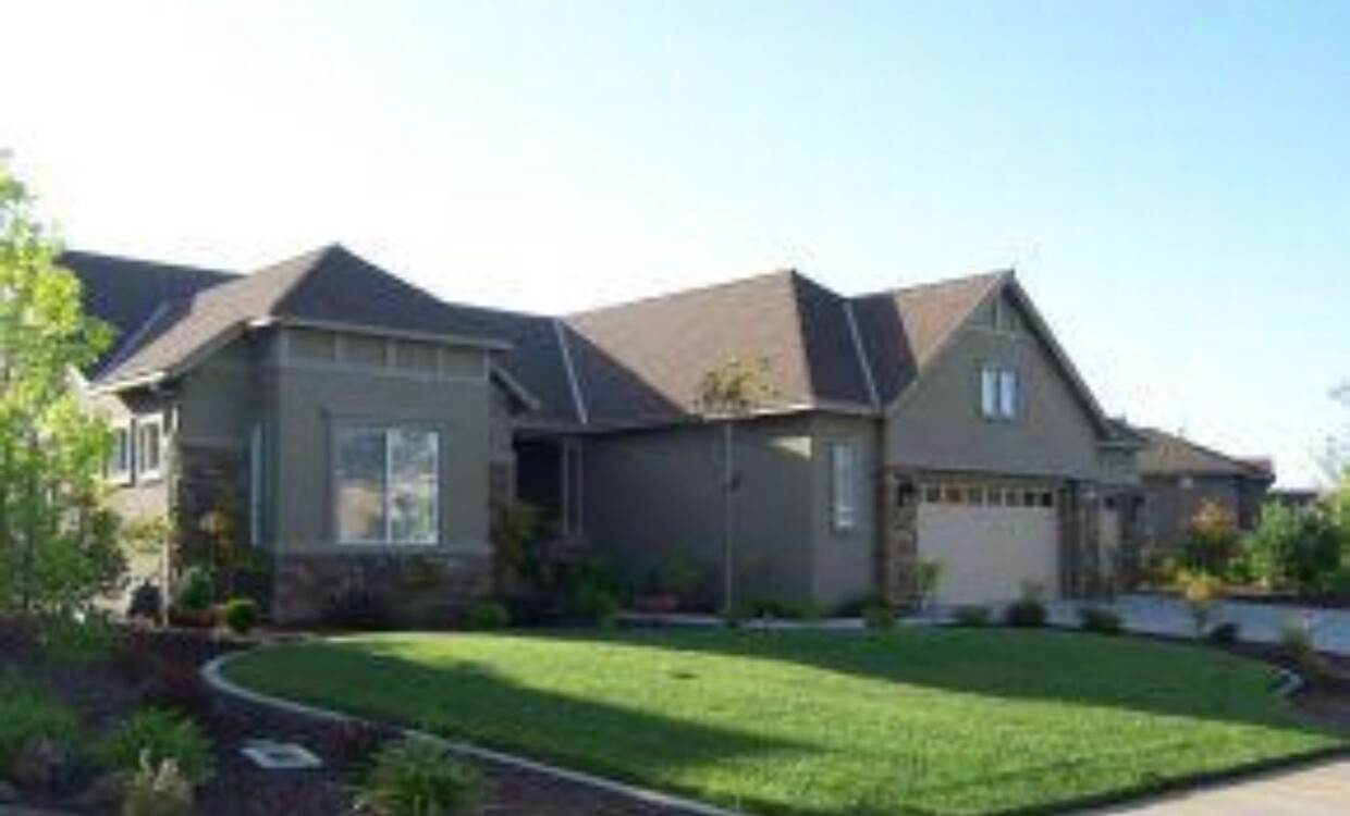Primary Photo - Gorgeous Home in the Golf Club of Copper V...