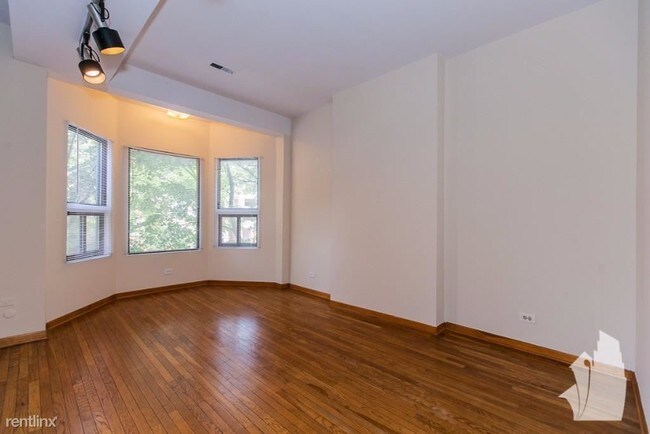 Building Photo - 2 br, 1 bath Apartment - 873 W Lill Ave # C2C