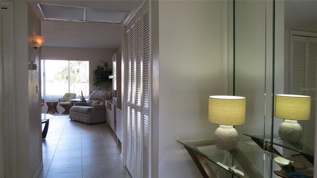 Foto del edificio - 7193 W Country Club Dr N