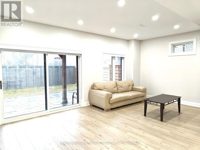 Building Photo - 22 Pine Hill Cres