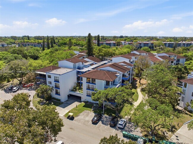 Foto del edificio - 6010 S Falls Cir Dr