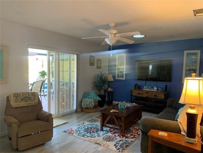 Building Photo - 571 Bellaire Dr