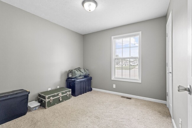 Foto del edificio - 557 Oakmont Dr